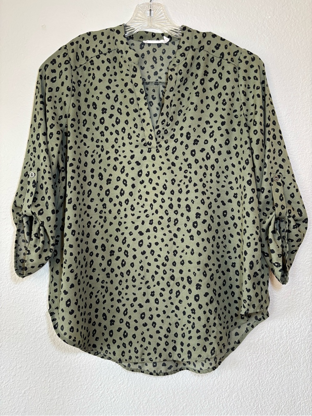 Lush Warren Olive Green Leopard Animal Print Blouse Large V-Neck Roll Tab Sleeve